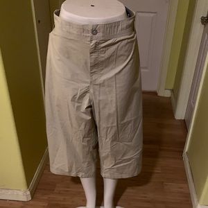 Catherine’s women’s capri pants NWT
